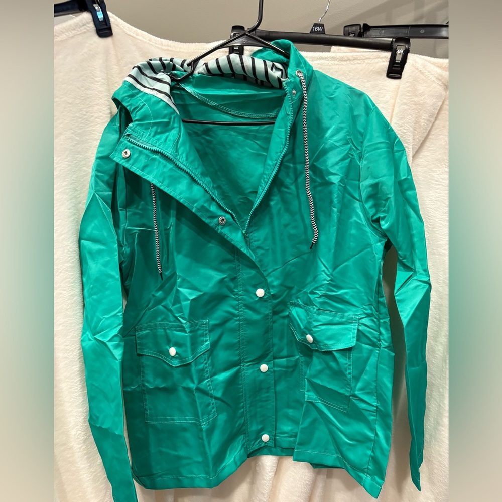 NWOT rain jacket size XXL fits more like xl